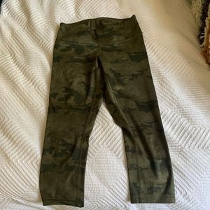 Lululemon Camo 3/4 Leggings
